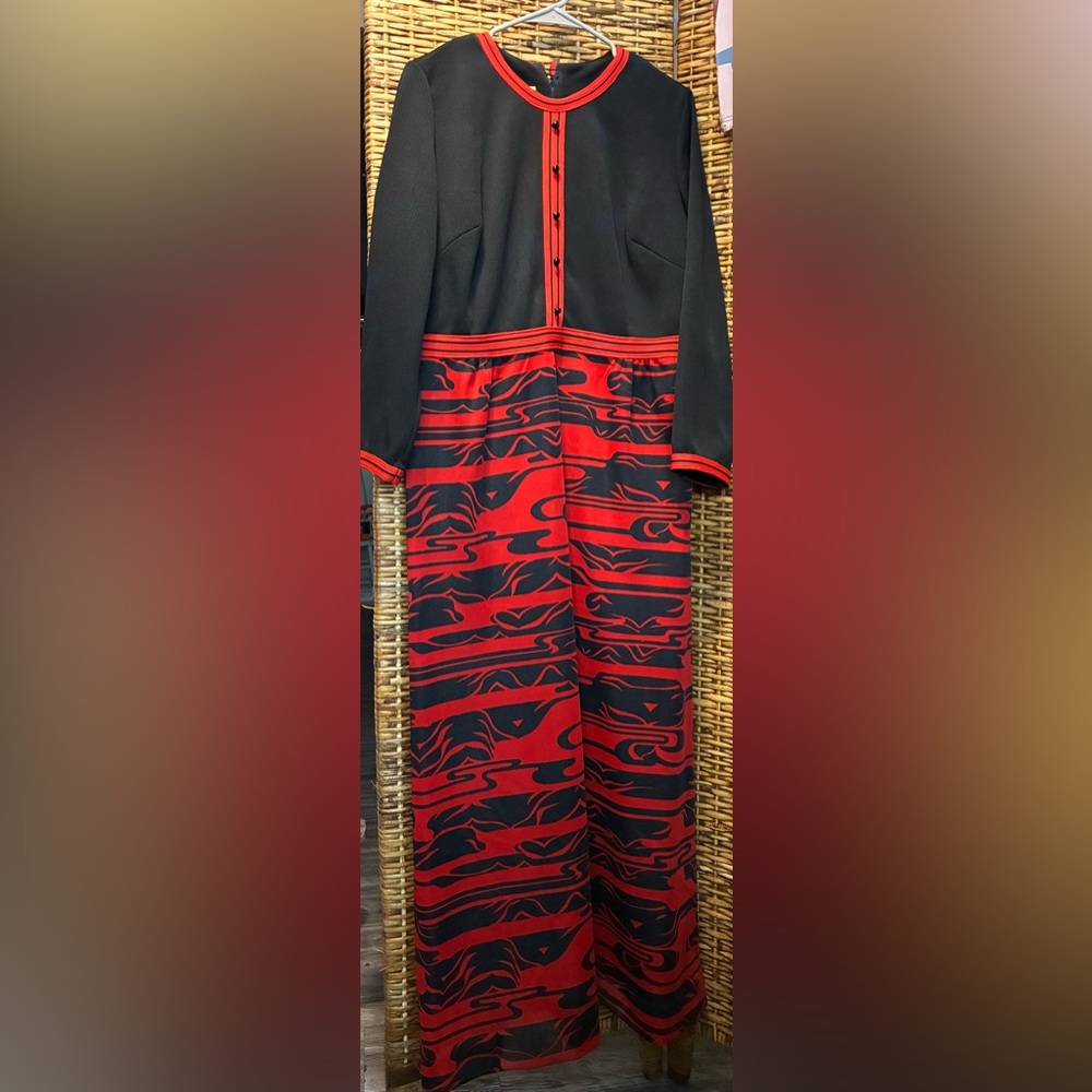 Elegant Black and Red Long Sleeve Dress